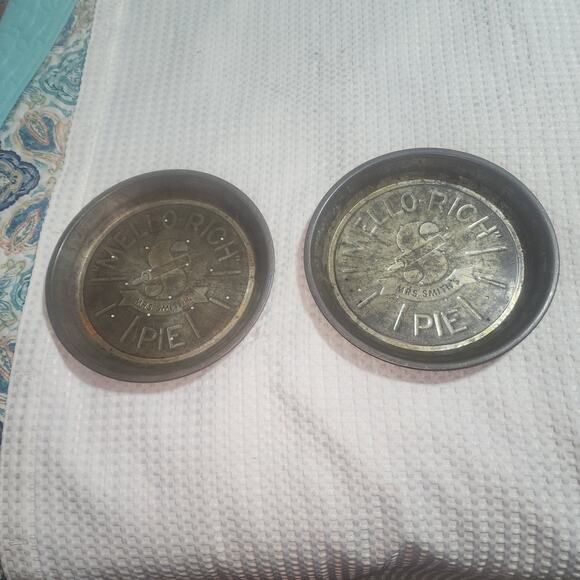 MRS SMITHS EUC VINTAGE MELLO RICH TIN PIE PANS - Picture 1 of 6